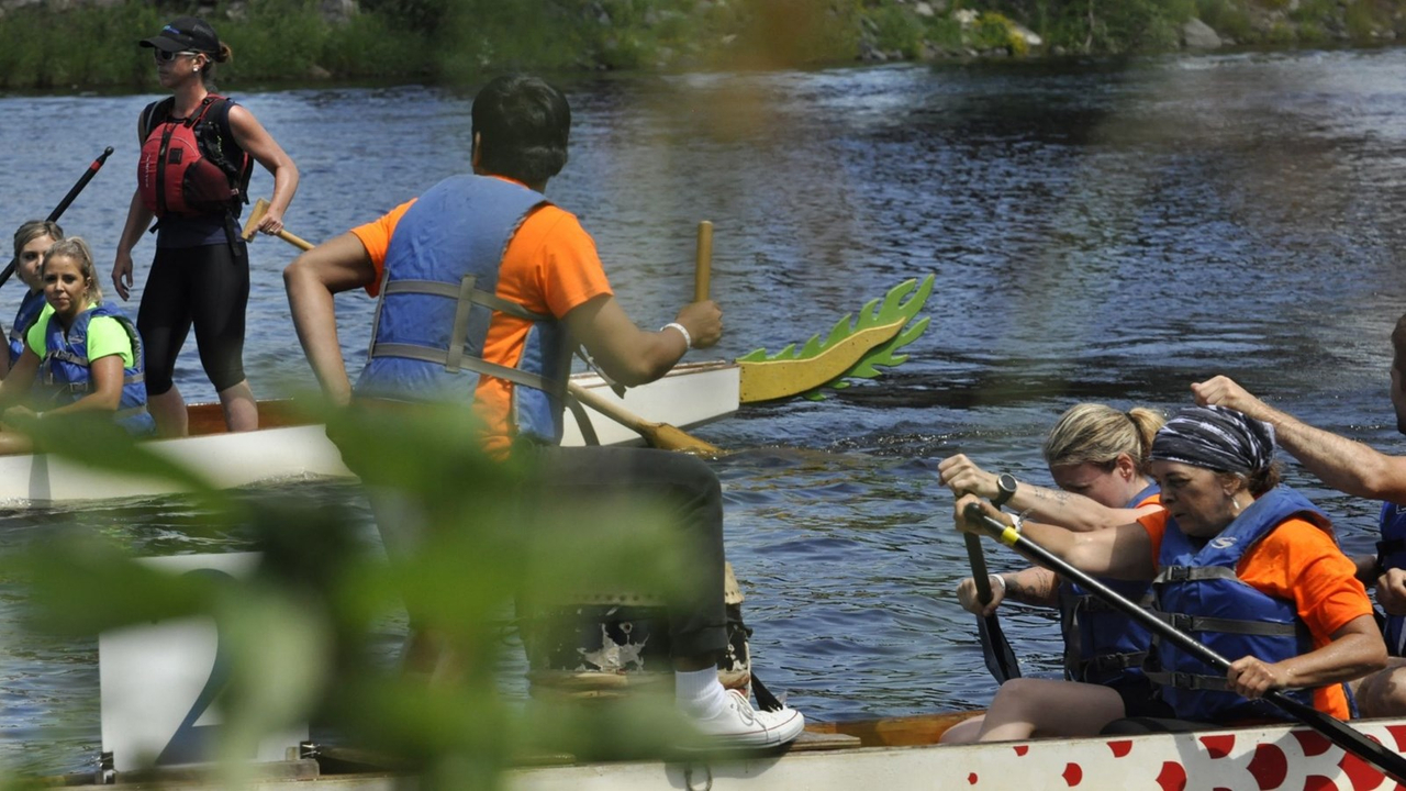 Photos et vidéo de la 10e édition de la course de bateaux-dragons