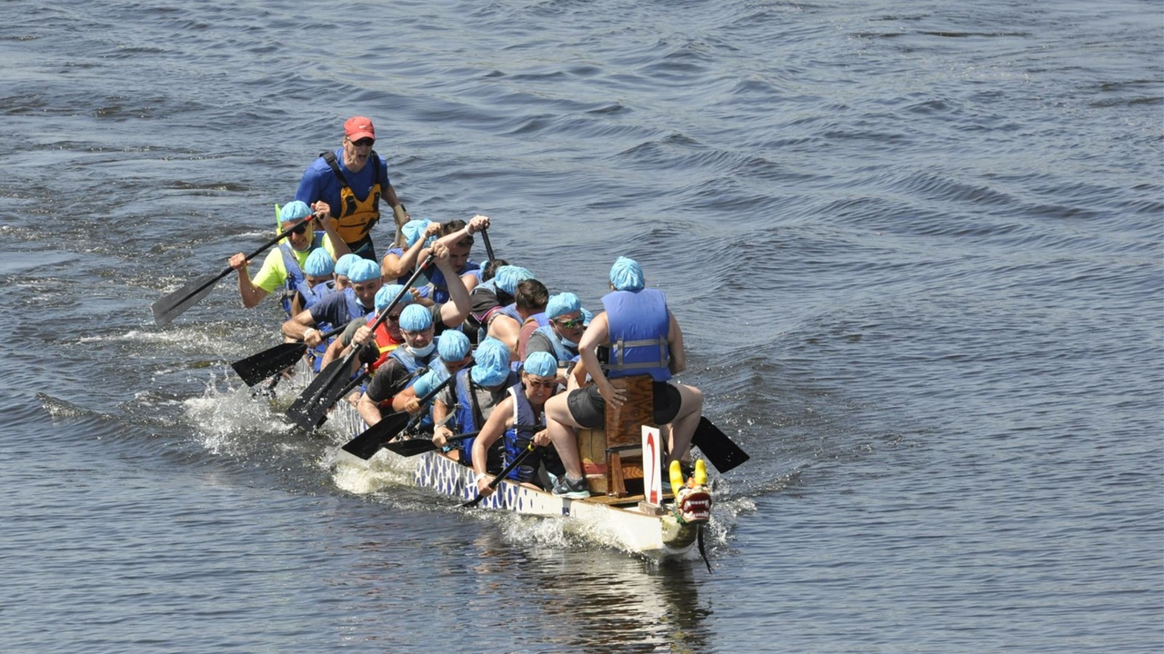 Photos et vidéo de la 10e édition de la course de bateaux-dragons