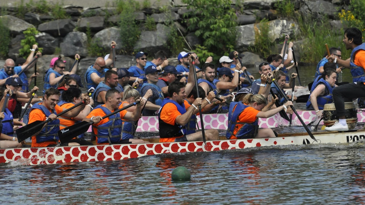 Photos et vidéo de la 10e édition de la course de bateaux-dragons