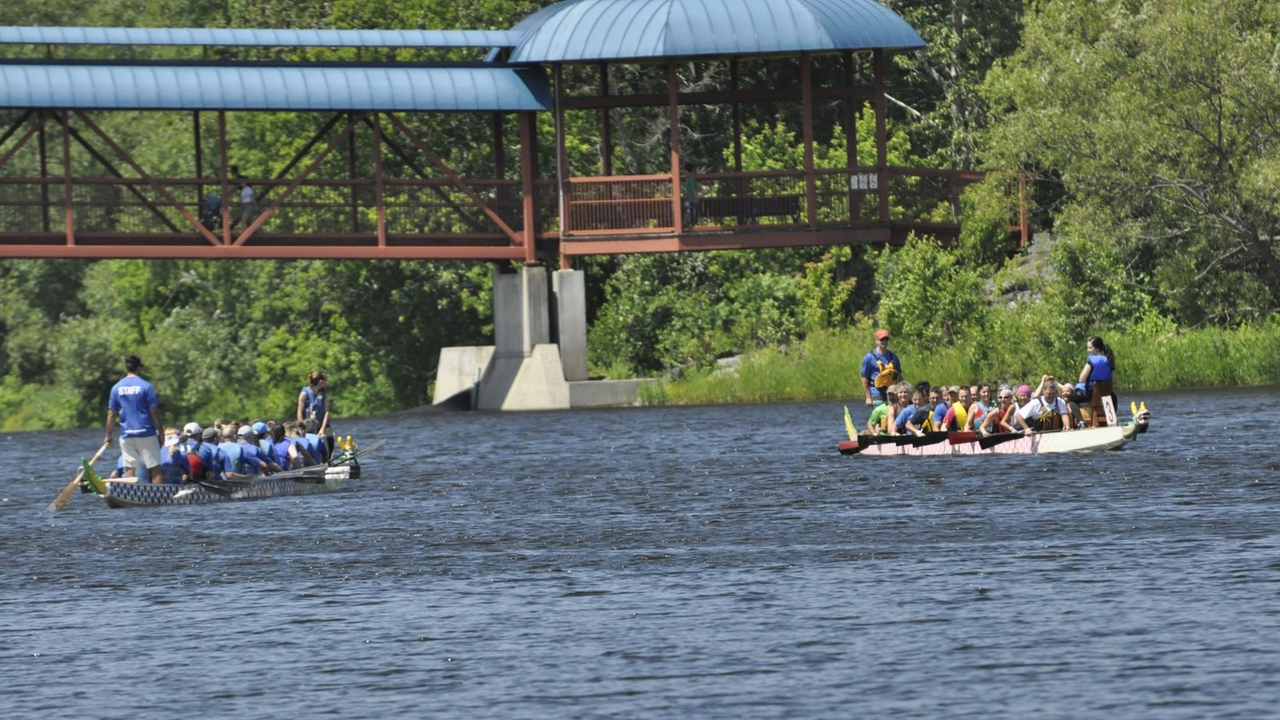 Photos et vidéo de la 10e édition de la course de bateaux-dragons