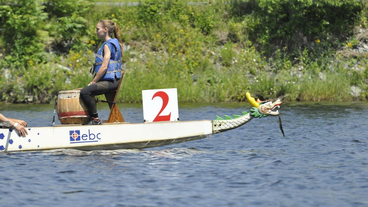 Photos et vidéo de la 10e édition de la course de bateaux-dragons