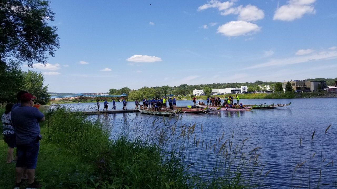 Photos et vidéo de la 10e édition de la course de bateaux-dragons