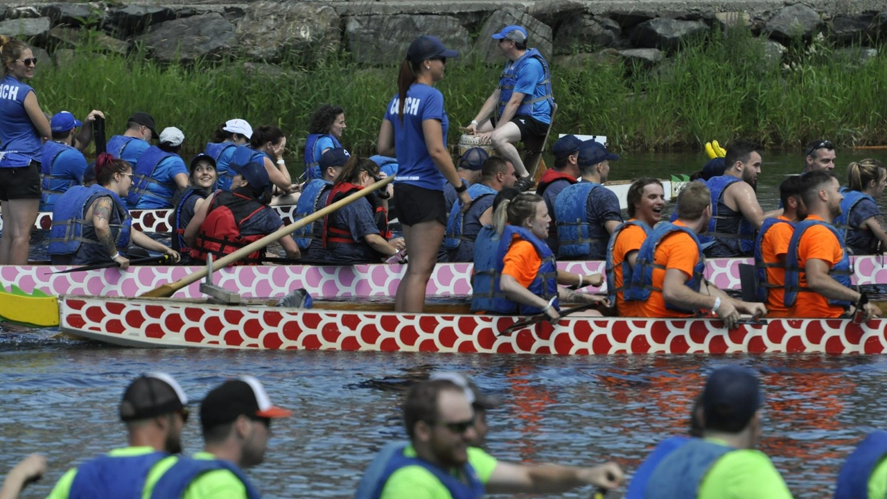 Photos et vidéo de la 10e édition de la course de bateaux-dragons