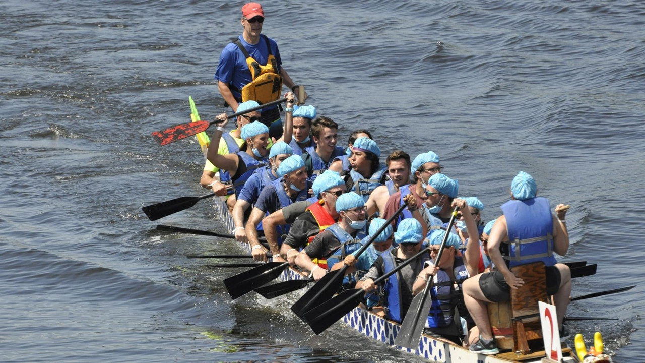 Photos et vidéo de la 10e édition de la course de bateaux-dragons