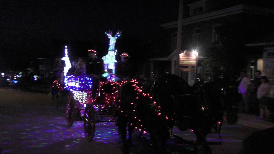 Normand DeLessard présente la parade illuminée de Nashville en Beauce 2019
