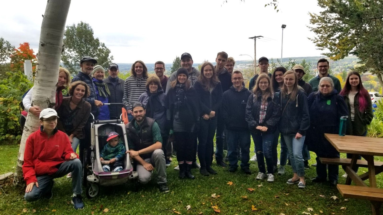Le groupe pour la marche pour le climat se composait de personnes de tous les âges.