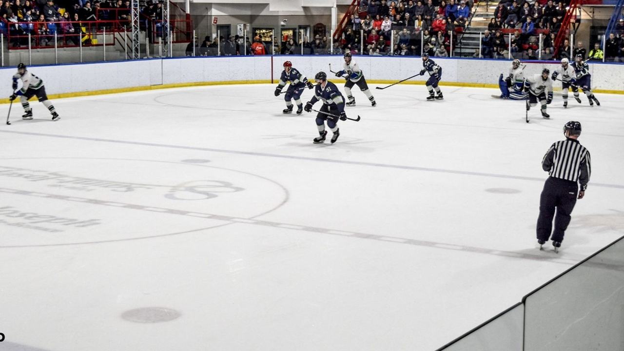600 personnes ont assisté à la partie du club de hockey Familiprix de Saint-Joseph. 