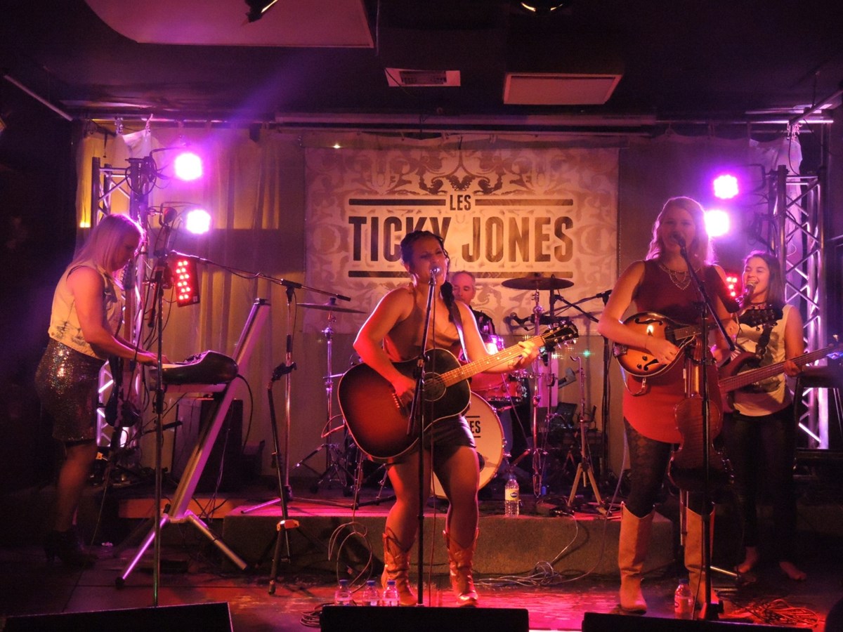 L'album « Adorable » des Ticky Jones : du country, du rock et du bonheur