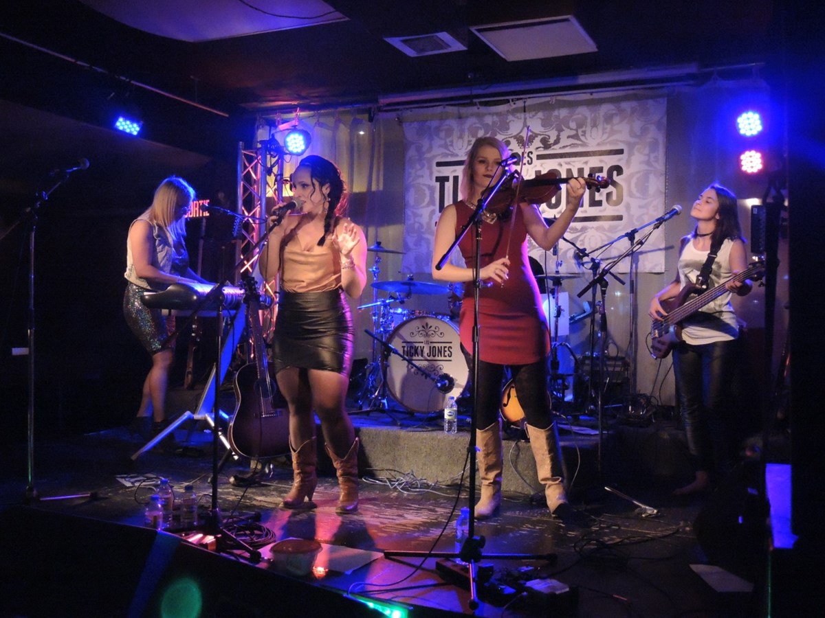 L'album « Adorable » des Ticky Jones : du country, du rock et du bonheur