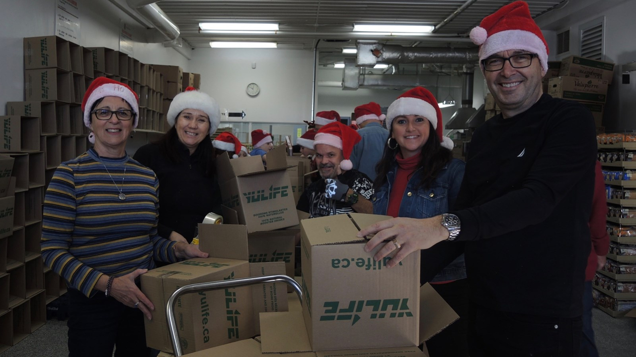 150 bénévoles réunis pour la confection des paniers de Noël