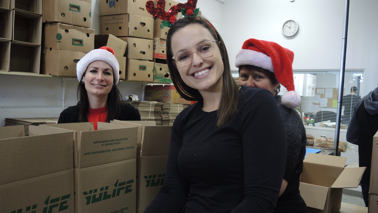 150 bénévoles réunis pour la confection des paniers de Noël