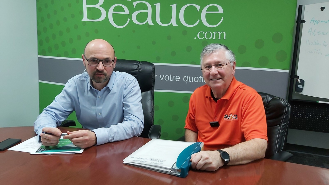 Martin Vaillancourt du CRECA et Neil Mathieu de l'AVEQ.