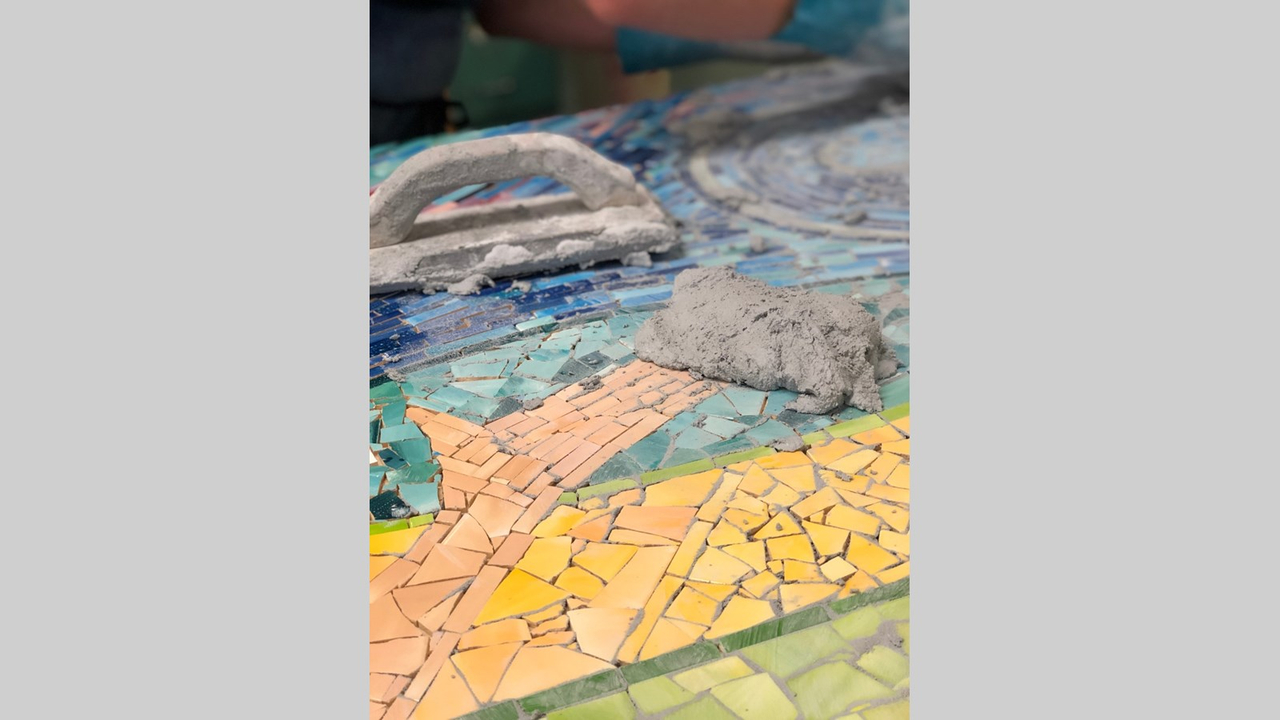 300 élèves de l’école secondaire Veilleux de Saint-Joseph réalisent une mosaïque collective