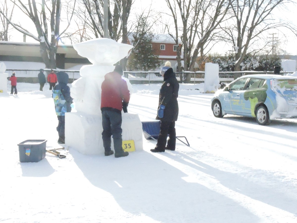 Le froid glacial n'a pas eu raison de l'élan créatif des sculpteurs