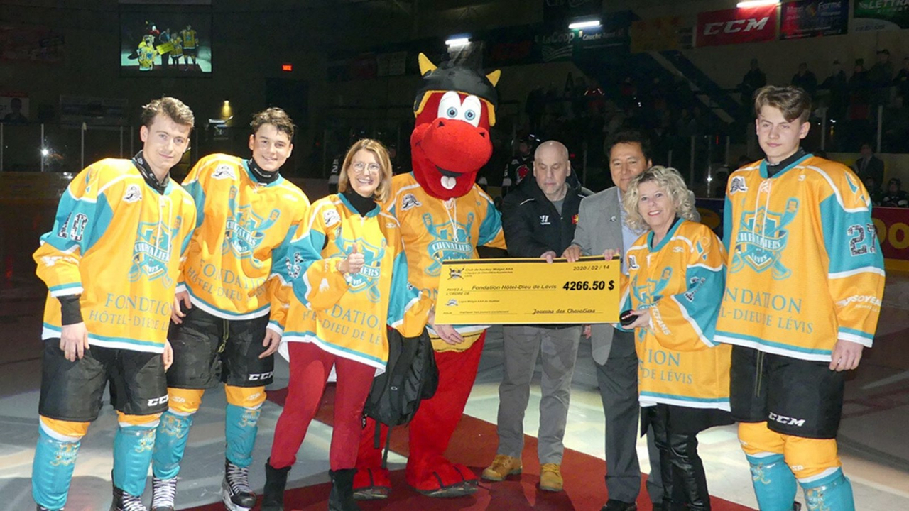 Les Chevaliers ont remis un chèque de 4 266,50 $ à la Fondation.