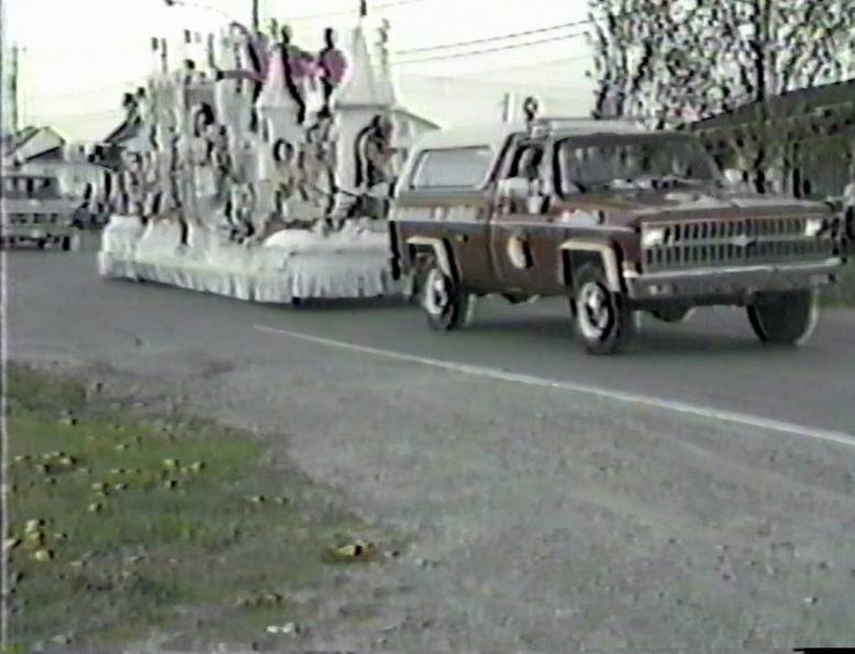 Normand De Lessard présente la parade du festival hippique de la Guadeloupe en 1985