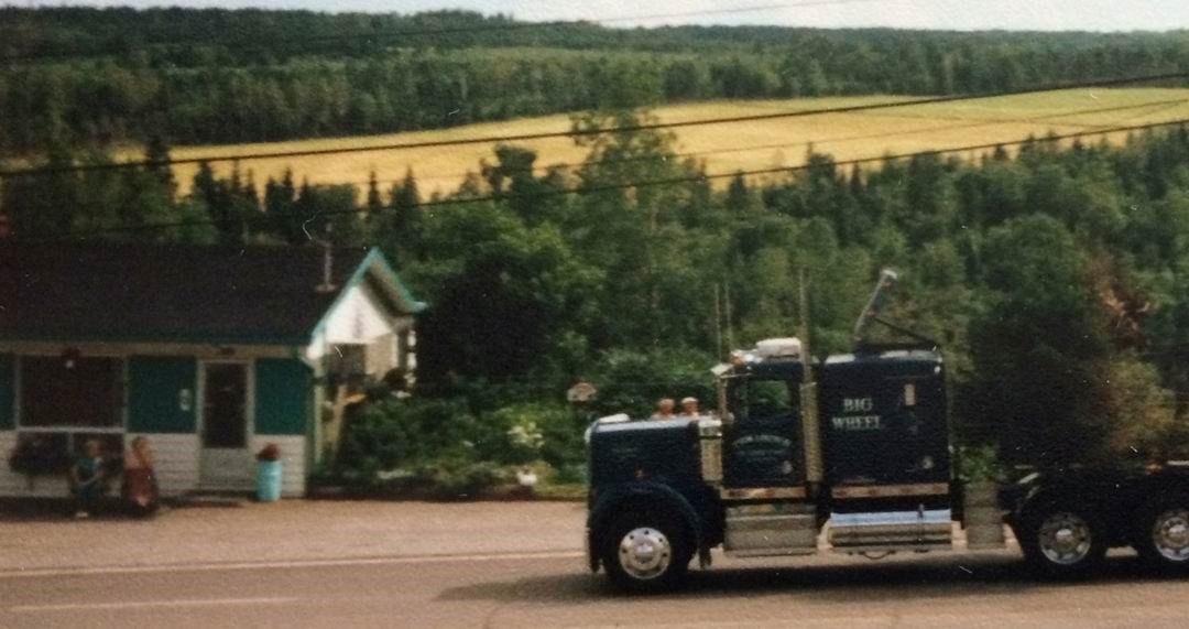 Normand De Lessard présente des souvenirs du Resto chez Lorraine de Beauceville