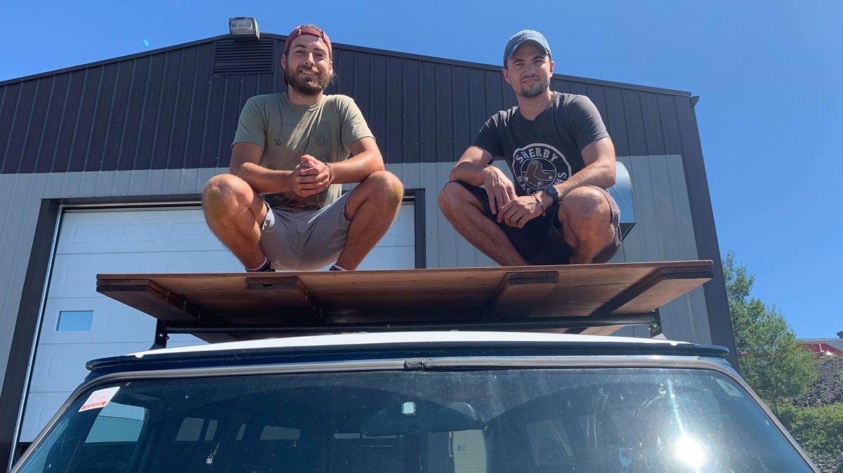 De gauche à droite: Gabriel Fecteau Gilbert et Francis Fecteau de Vintage Vans