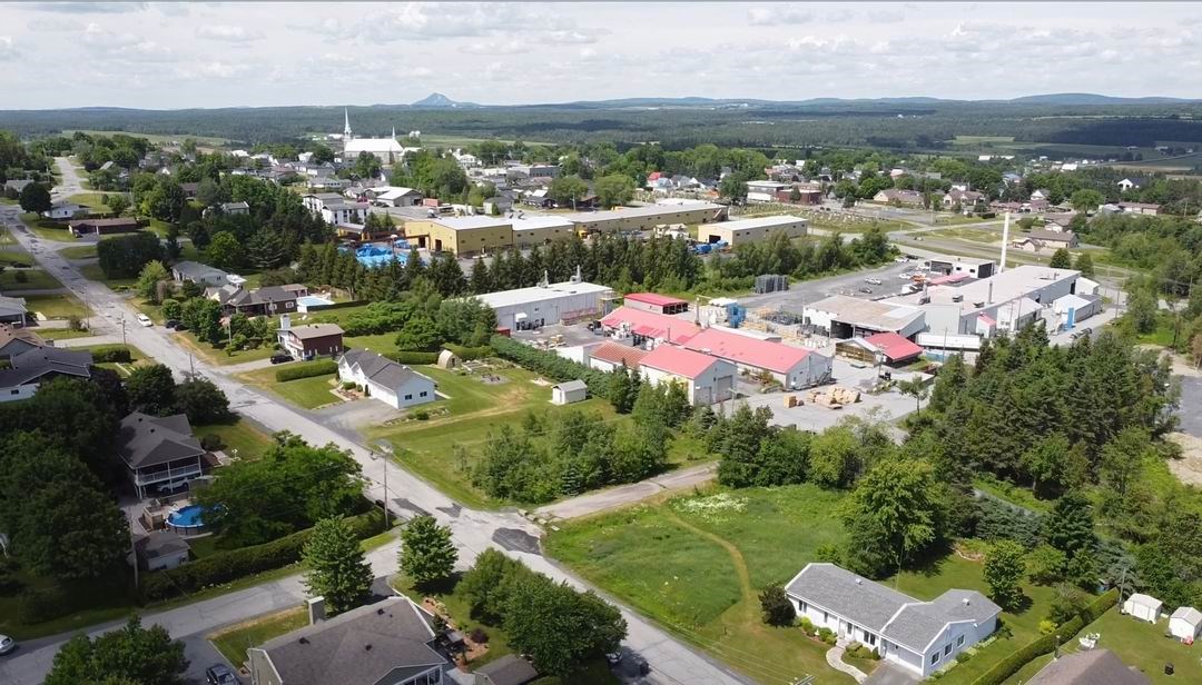 Normand DeLessard présente une vue aérienne de Saint-Ephrem