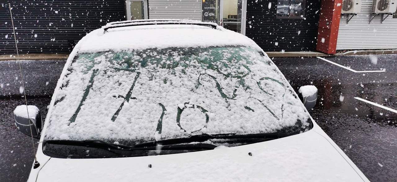 Ah! Comme la neige a neigé!