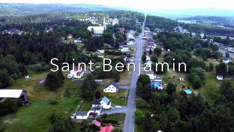Normand DeLessard présente une vue aérienne de Saint-Benjamin