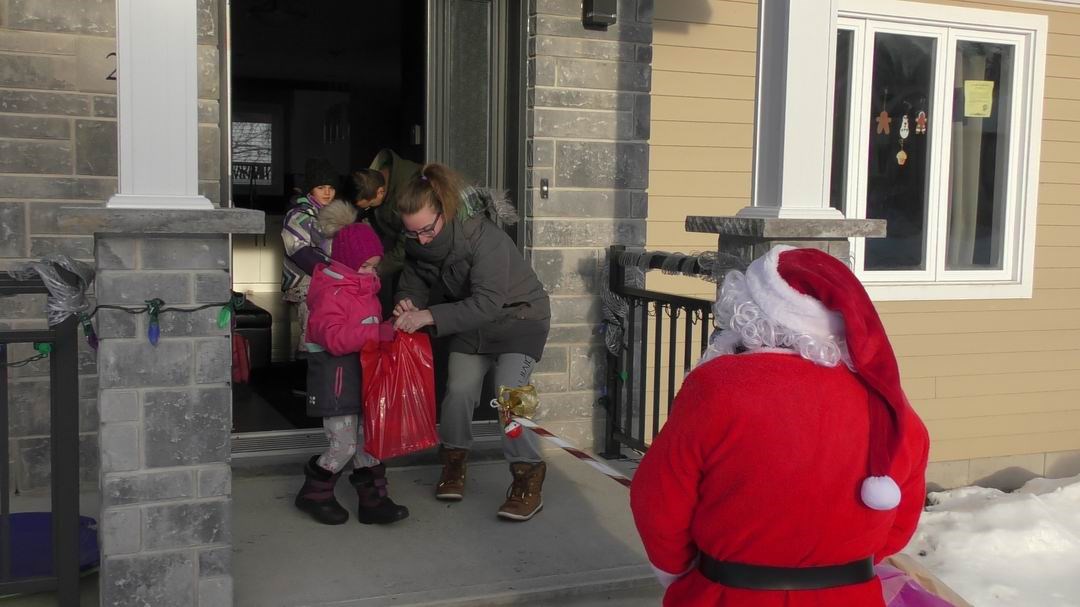 Normand DeLessard présente la visite du Père Noël à Notre-Dame-des-Pins