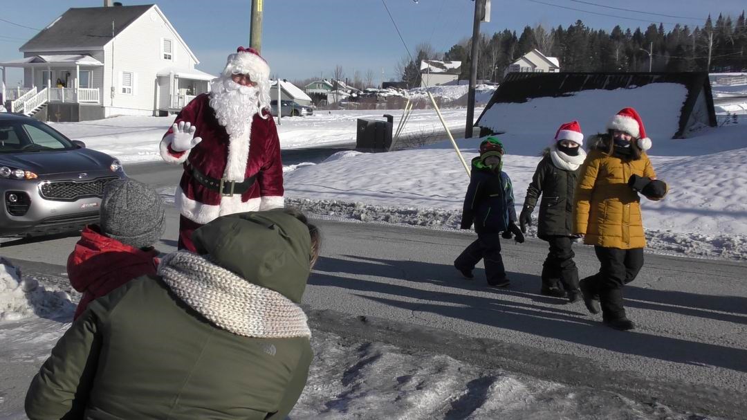 Normand DeLessard présente la visite du père Noël à Saint-Simon-les-Mines