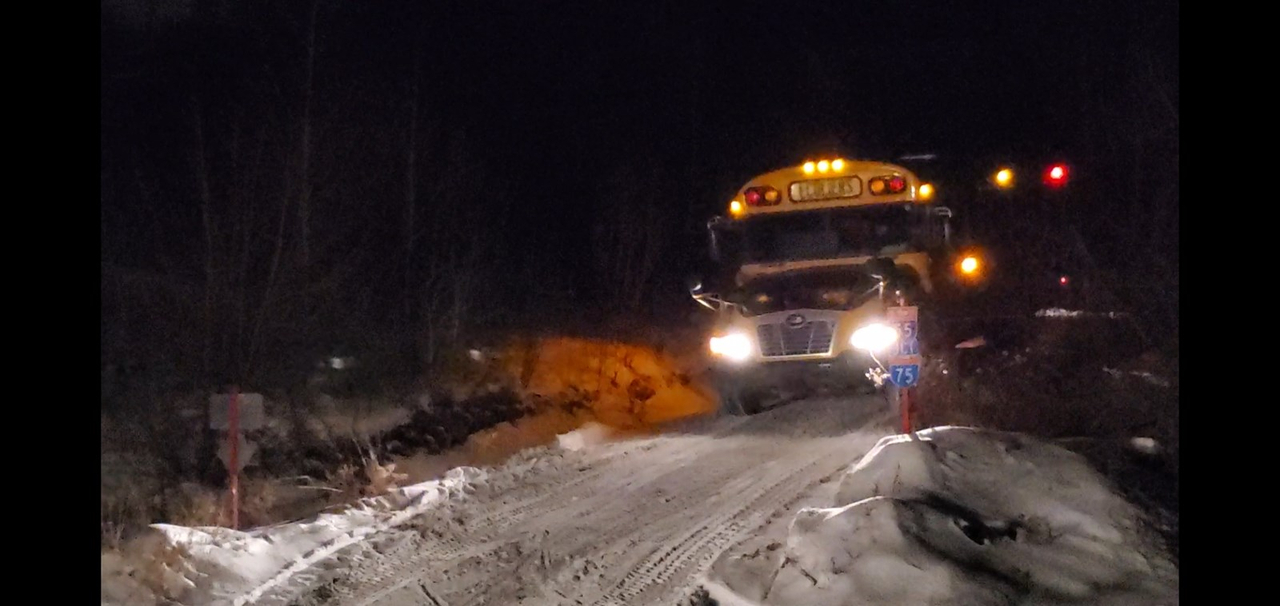 Un autobus scolaire se retrouve en fâcheuse position à cause d'un GPS