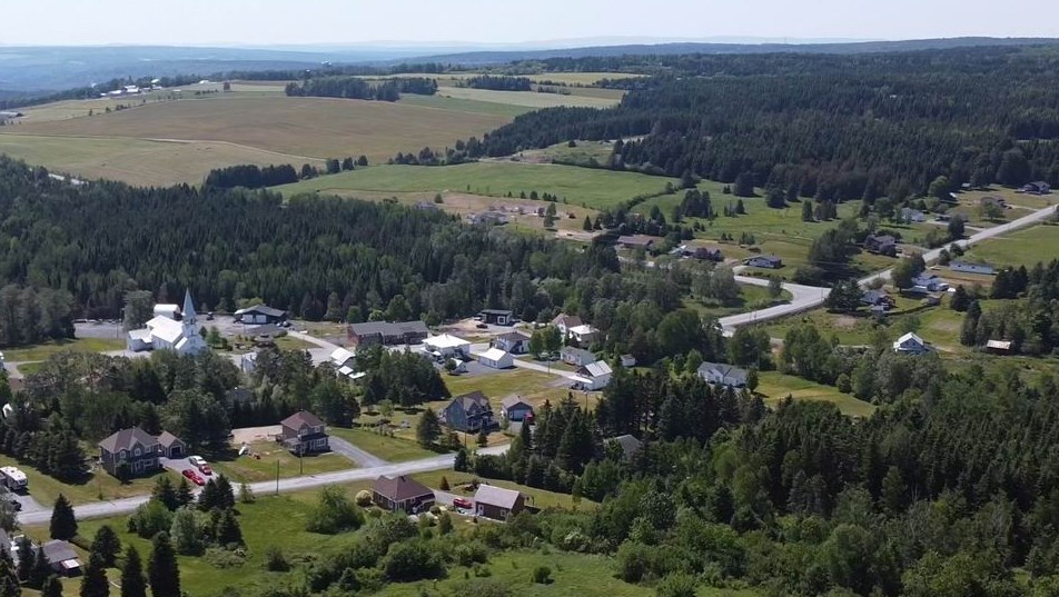 Normand DeLessard présente une vue aérienne de Saint-Simon-les-Mines