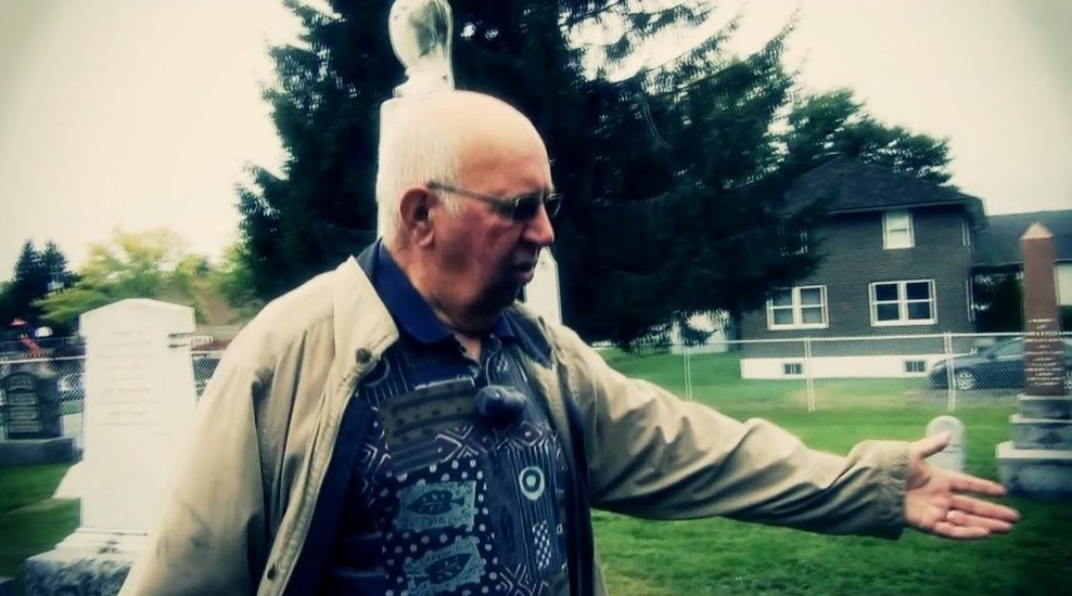 Normand DeLessard présente l'histoire du cimetière Pozer