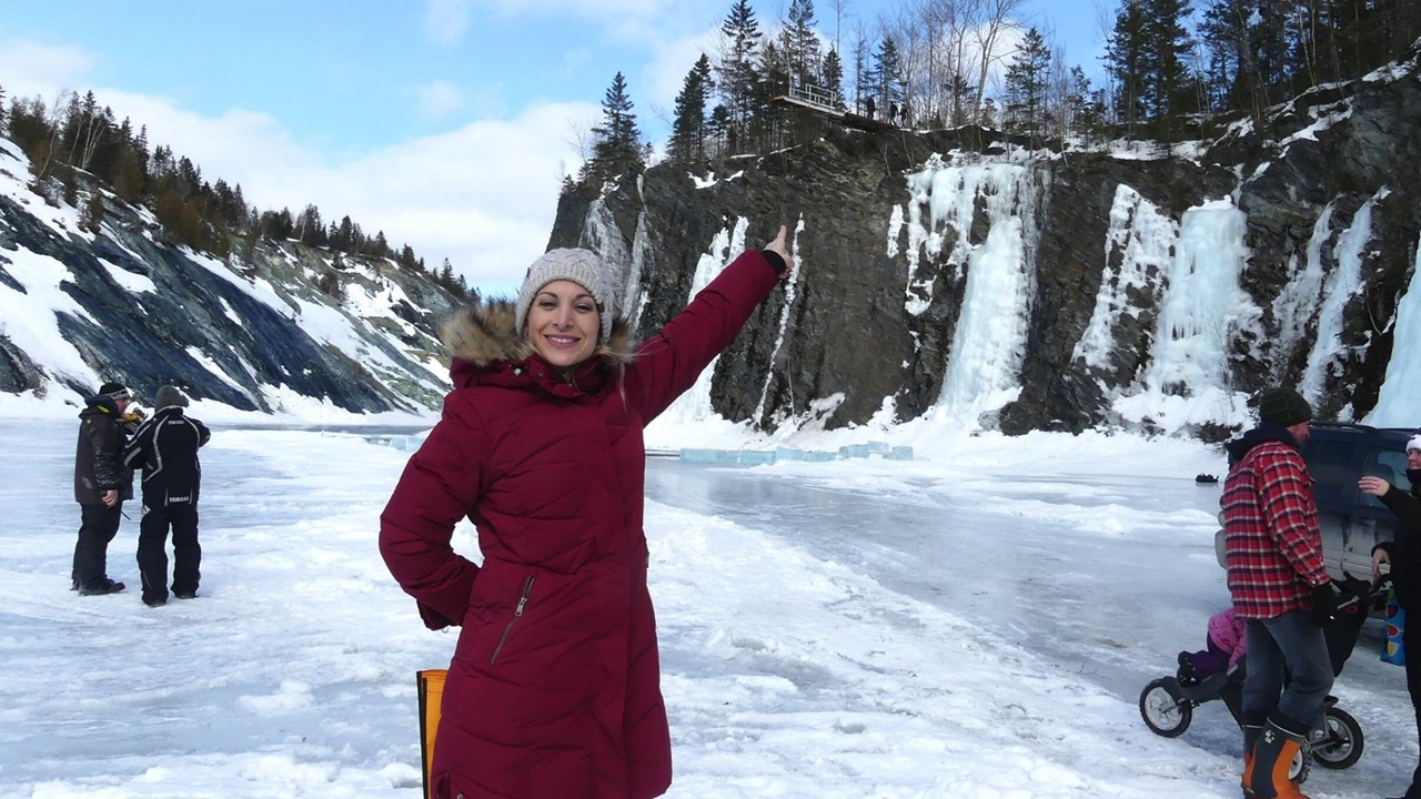 Lysanne Richard montre au journaliste d'EnBeauce.com la plateforme de saut: 22 mètres...