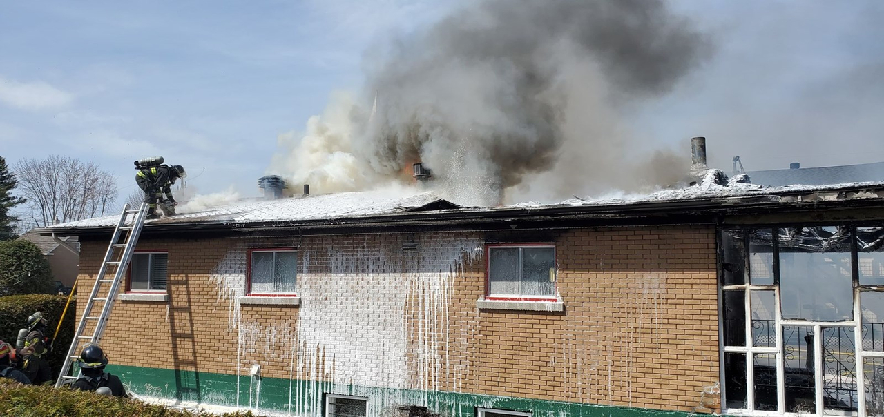 Une résidence gravement endommagée par les flammes