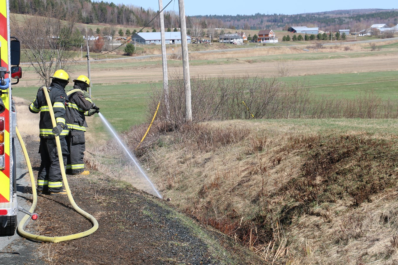 Feu d'herbe à Beauceville