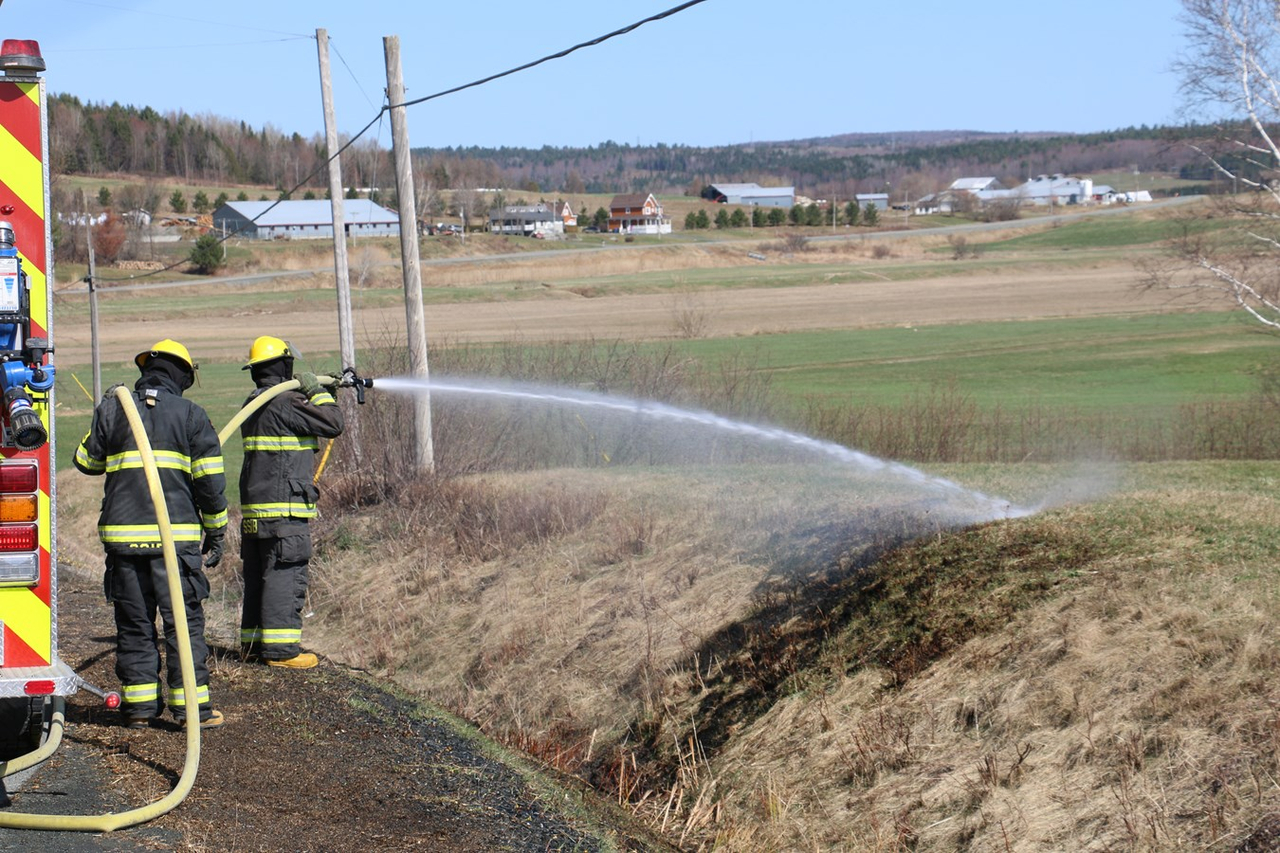 Feu d'herbe à Beauceville