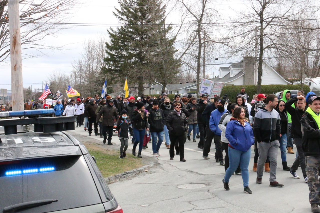 500 personnes à une manif contre les mesures sanitaires de la COVID-19