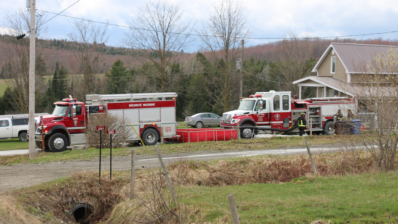 Un garage résidentiel détruit par les flammes