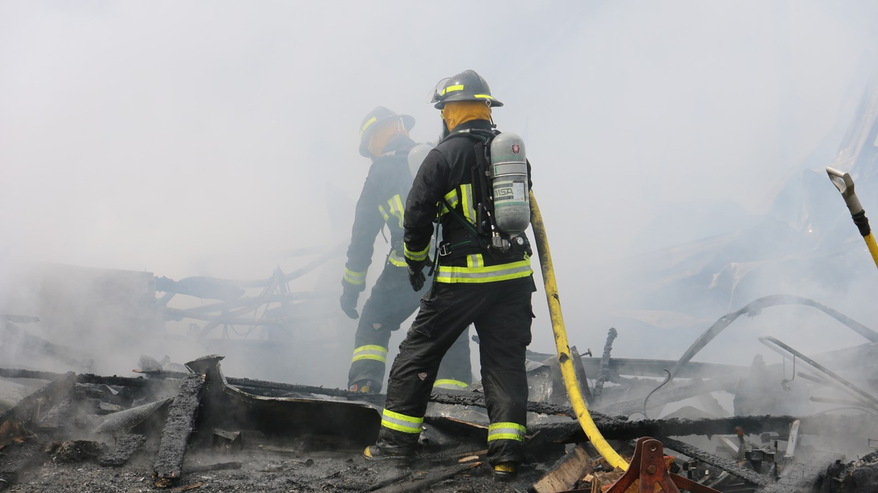 Un garage résidentiel détruit par les flammes
