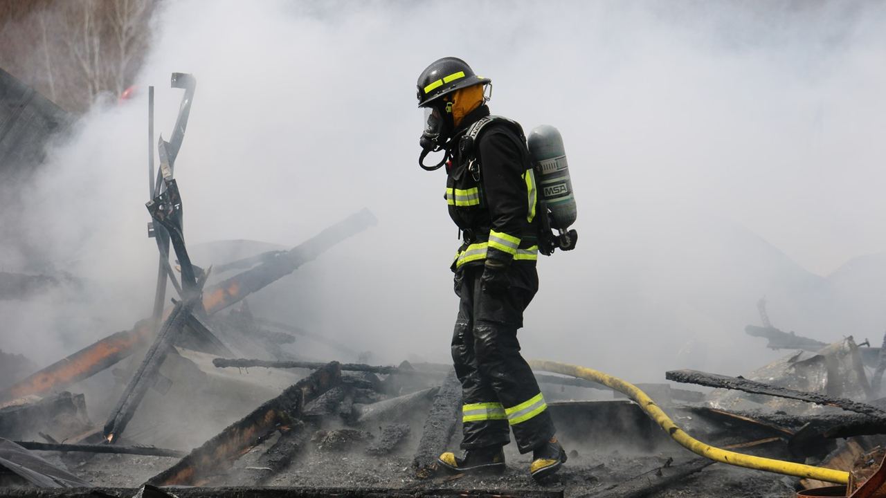 Un garage résidentiel détruit par les flammes