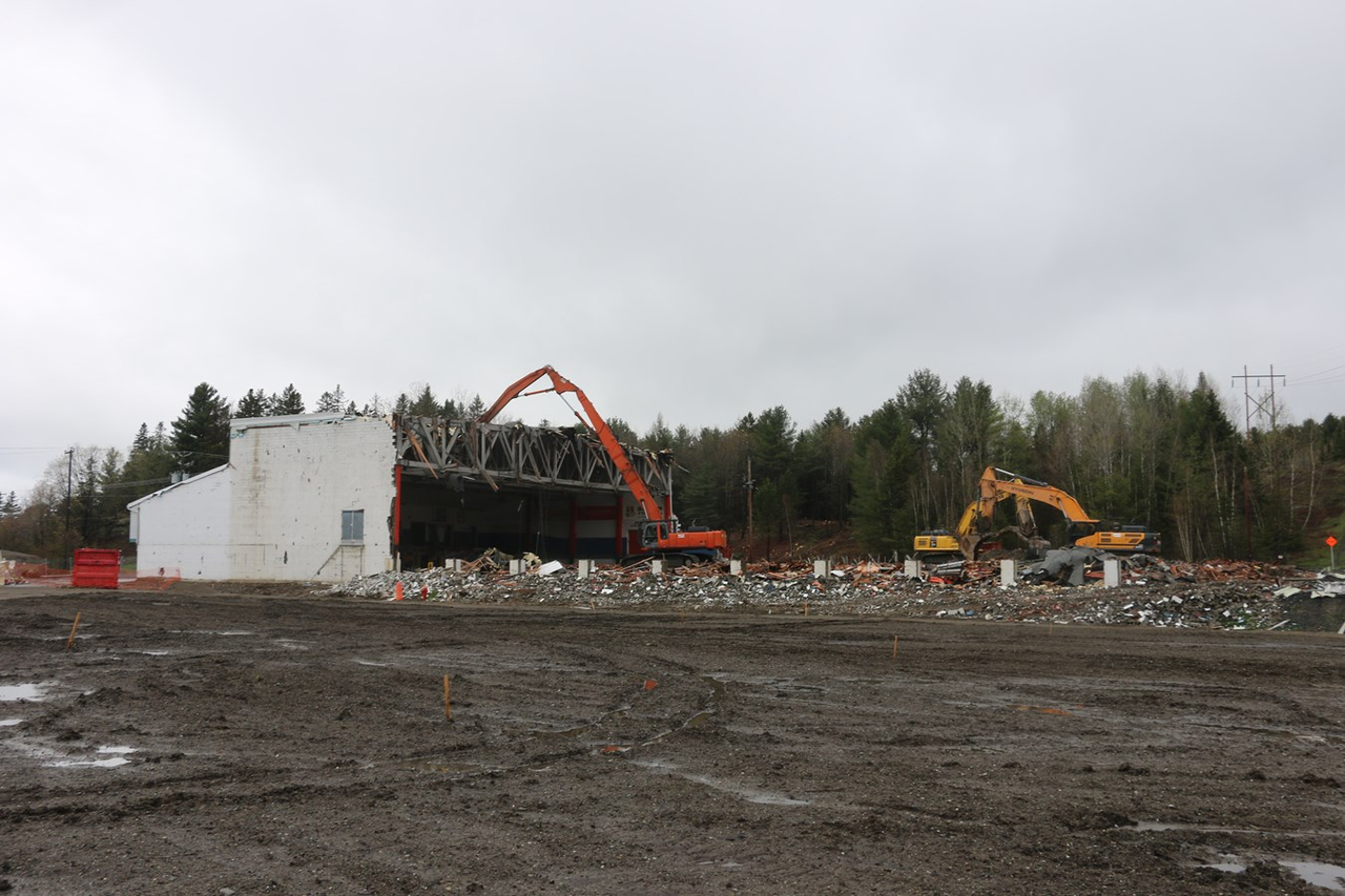 La démolition de l'ancien aréna de Beauceville devrait se conclure cette semaine