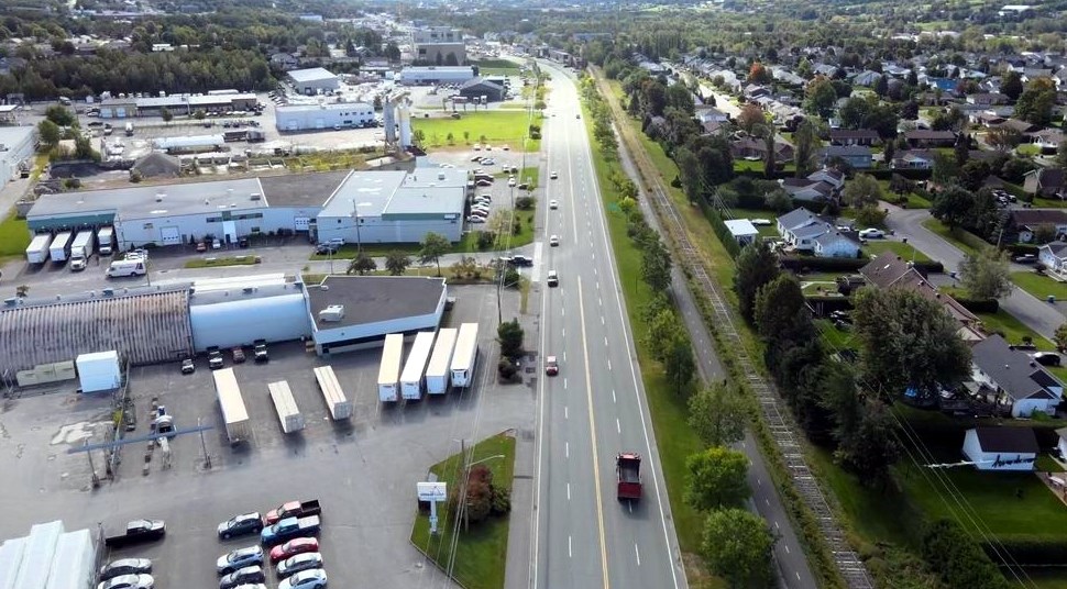Normand DeLessard présente une vue aérienne de Sainte-Marie-de-Beauce