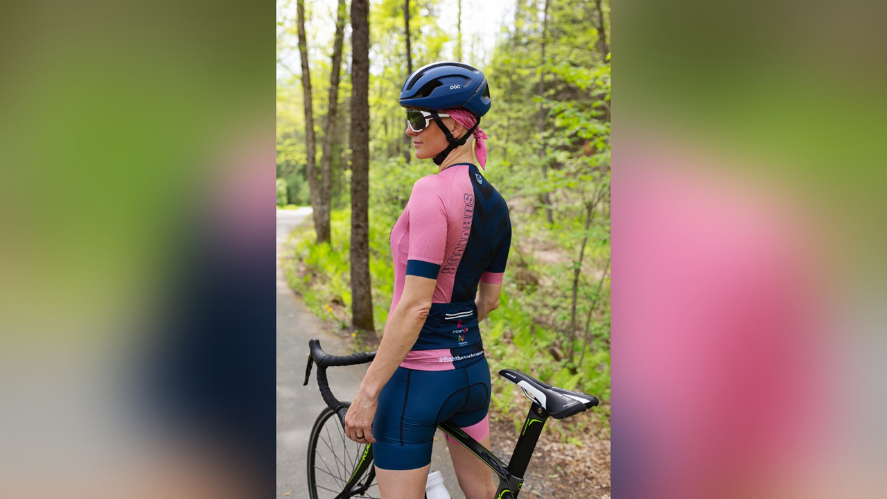 Cancer du sein: Myriam Bureau lance une collection de vêtements de sports pour la cause