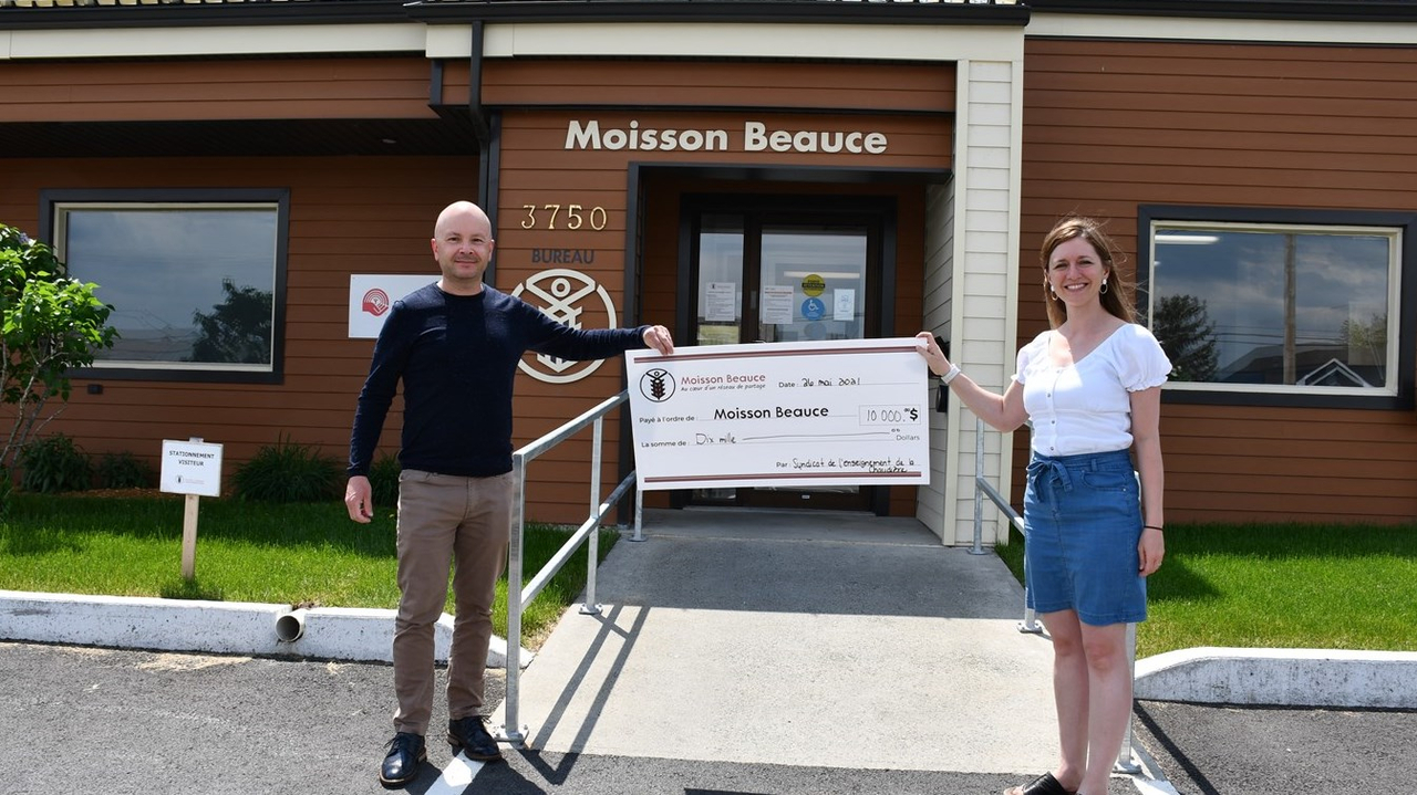 Dominic Loubier, président du Syndicat de l’enseignement de la
Chaudière et Marie Champagne, directrice générale de Moisson Beauce.