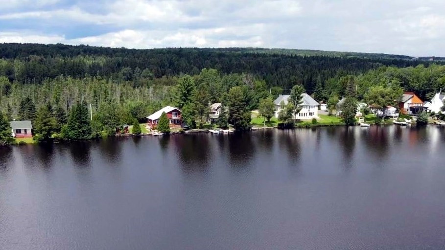 Normand DeLessard présente le lac Algonquin de Sainte-Rose-de-Watford