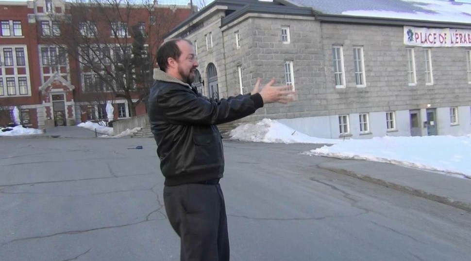 Normand DeLessard présente des images du bureau de poste de Saint-Georges Ouest en 1963