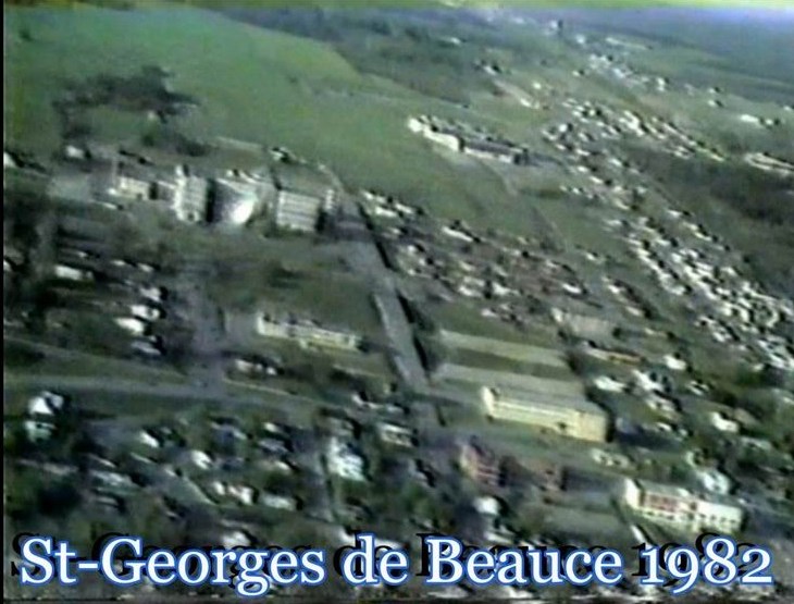 Normand DeLessard présente une vue aérienne de Saint-Georges en 1982