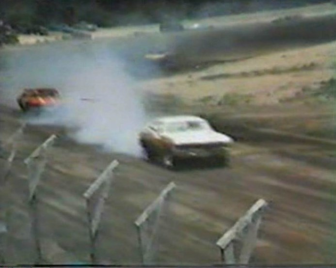 Normand DeLessard présente des souvenirs de course à Saint-Côme-Linière en 1983