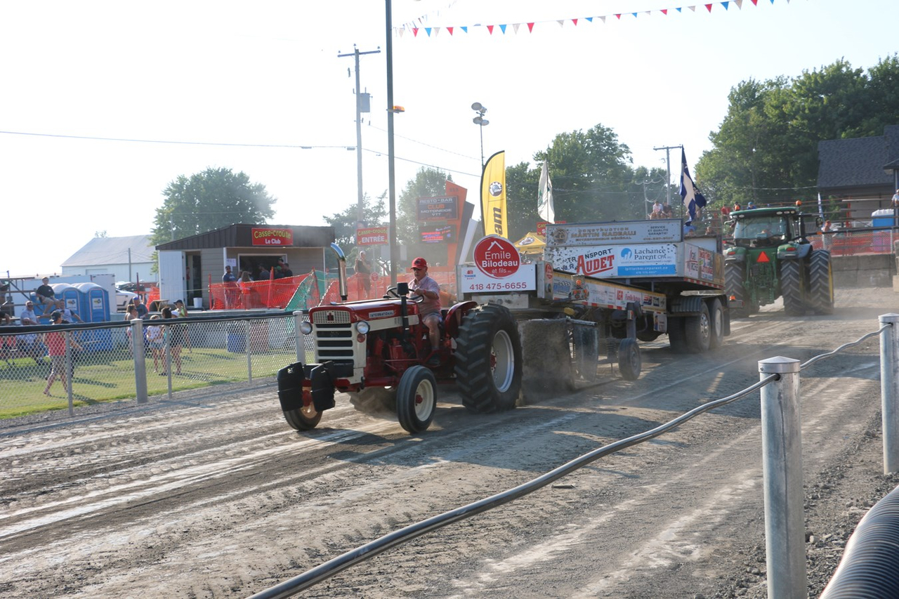 Retour en images sur la grande tire de tracteurs à Saint-Bernard