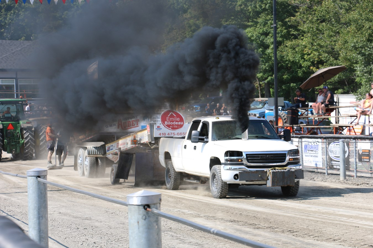 Retour en images sur la grande tire de tracteurs à Saint-Bernard