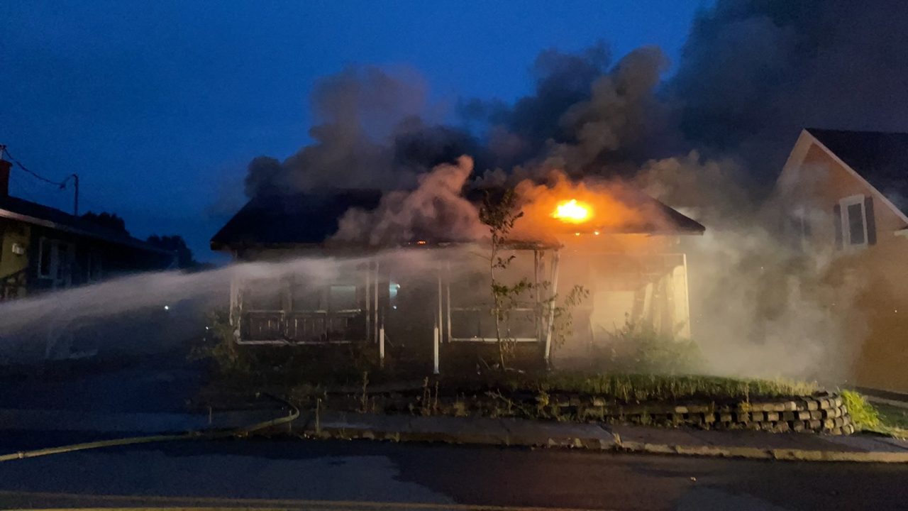 Une résidence ravagée par les flammes à Beauceville