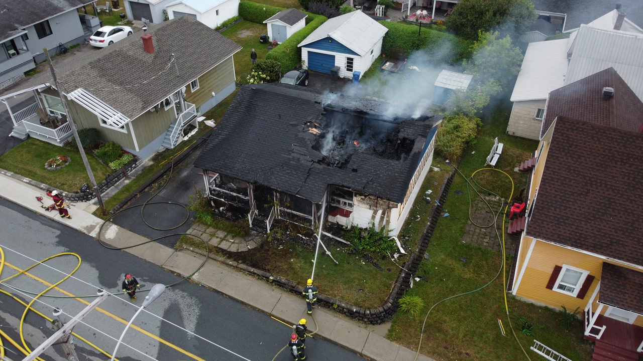 Une résidence ravagée par les flammes à Beauceville